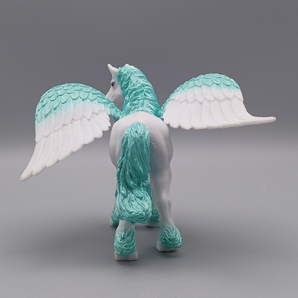 Toy Pegasus Figurine - Picture 10 of 16